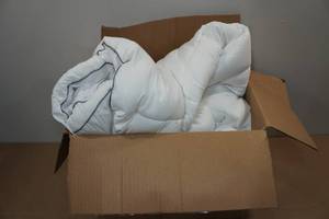 lot 7 image: Pillow Top Mattress Topper -Full