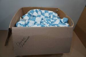 lot 8 image: Checkered Queen Comforter with Two Pillowcases -BlueWhite