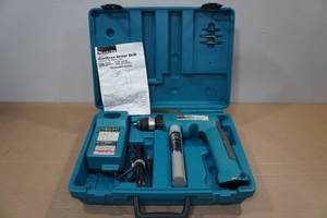 lot 17 image: Makita Cordless Driver Drill with Case