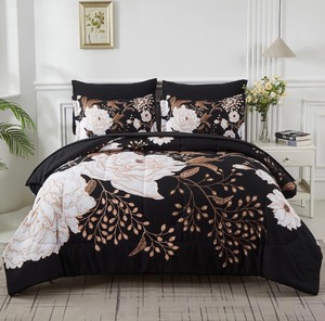lot 4 image: Queen Comforter with Two Pillowcases -Black