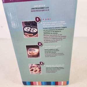 lot 15 image: Nostalgia Electrics 2-in-1 Electric Soft Pretzel & Nugget Maker