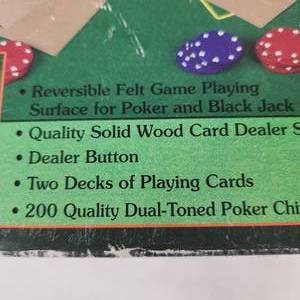 lot 21 image: New Poker & Black Jack 2-in1 Gaming Set Bonus Texas Hold Em Poker