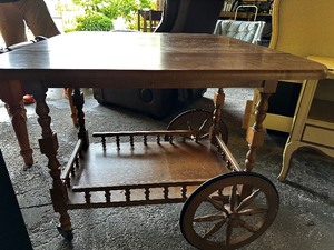 1960s Vintage Maple Colonial Early American Drop Leaf Table Cart Tea Cart Server Bar Console End Side Table Measuring 32 x 20 x 29 (Fully Extended Measures 33W) Estimated Value $400-700