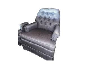 Pair of Swivel Blue Pub Chairs Measuring 28 x 32 x 34