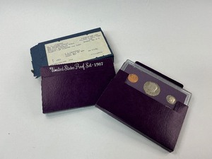lot 19 image: 2x 1987 Proof Sets as Shipped