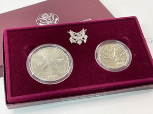 lot 23 image: 1992 2pc Silver Dollar and Clad Half Dollar