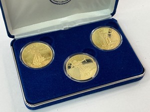 lot 29 image: 3pc National Collectors Mint 1oz Silver Rounds wGold Plating