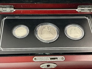 lot 39 image: 3pc CC Seated Liberty Coins in Cherrywood Box