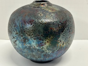 lot 22 image: Artist Signed RAKU Fired Pottery Vase Iridescent Glazed