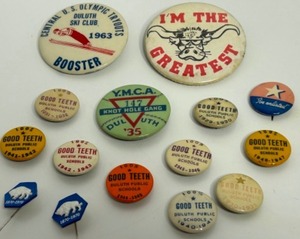 lot 50 image: Vintage Lot of PINBACK Buttons from the 1930s-1940s - Good Teeth