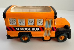 lot 60 image: Vintage NAPCO Yellow School Bus PLANTER #277 Bus Driver Gift