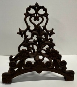 lot 84 image: Rustic Cast Iron Wall Hanging HOSE REEL HANGER House Decor