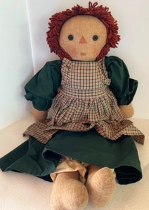 lot 90 image: Vintage 90s DONNA GERHART Signed Raggedy Ann Folk Art Rag Doll In Linen