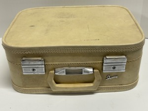 lot 16 image: Vintage SKYLINE Mini Suitcase Train Case Inside Purple Quilted Luxury Lining