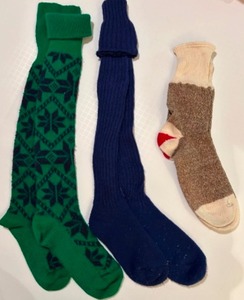 lot 205 image: Vintage Winter Snowflake Pattern Tall BOOT Socks Plain Blue Wool & Cotton Monkey Socks - Qty 3