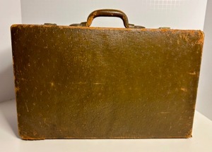 lot 209 image: Vintage Ostrich Leather Small SUITCASE Bag Luggage Mirrored Case