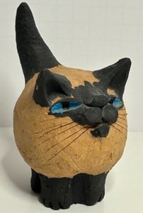 lot 104 image: Vintage Folk Art Pottery FAT CAT Sculpture Figurine Signed PATT