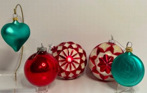 lot 29 image: Vintage GLASS Christmas Ornaments Red & Green Made In WEST GERMANY