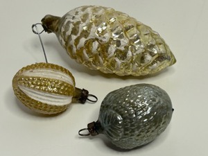 lot 113 image: Antique Pinecone Shaped Glass Christmas Ornaments Detailed & Frosted