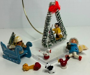 lot 122 image: Vintage Miniature Wood Handpainted Angels and Birds Christmas Ornaments - Qty 8