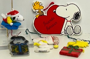 lot 124 image: Vintage Peanuts SNOOPY & WOODSTOCK Christmas Ornaments - Qty 5