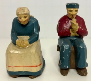 lot 131 image: Vintage Miniature Figurine Chalkware Old Man & Old Woman Replica Carvings