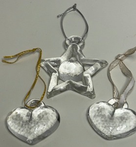lot 135 image: Vintage KOSTA BODA Sweden Handblown Christmas Ornaments Hearts & Stars - Qty 3