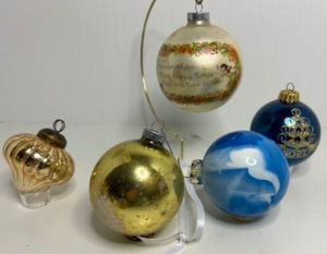 lot 140 image: Vintage Mercury Glass Christmas Ornaments Hallmark, Marbled, Kugel, Frosted & Glitter Decorated