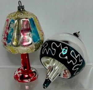 lot 218 image: Vintage Mushroom Stemmed Mercury Glass Ornaments - Qty 2