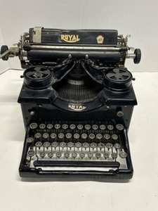 lot 280 image: Antique ROYAL Dual Glass Panel Desktop Typewriter