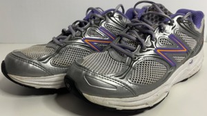 lot 314 image: New Balance 840 V2 Silver Gray Mesh Tennis Shoes with Purple & Pink Accents Ladies Sz 9M