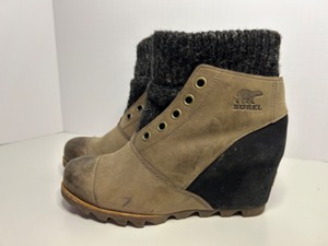 lot 324 image: SOREL Joanie Sweater Leather Wedge Winter Snow Ankle Womens Boots Sz 9