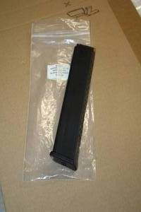 lot 572 image: Glock Model 171926 9MM 32-round Clip GLK-A8