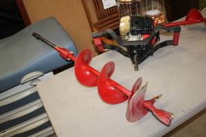 lot 950 image: Eskimo Shark Z51 Ice Auger with Auger Bit