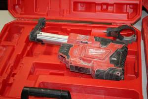 lot 962 image: Milwaukee HammerVac 18-58 12V Universal Dust Extraction 2306-20 with Case