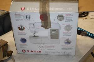 lot 965 image: Singer Brilliance 6180 Sewing Machine