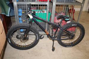 lot 974 image: Fracture 22 Fat Tire Bike 16 Dark Blue Frame