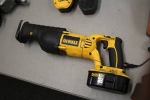 lot 978 image: DeWalt 18V Reciprocating Saw DC385 with Battery