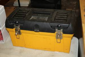 lot 1007 image: 19 Plastic Tool Box