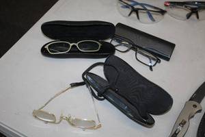 lot 1018 image: (3) Reading Glasses and (3) Glass Cases