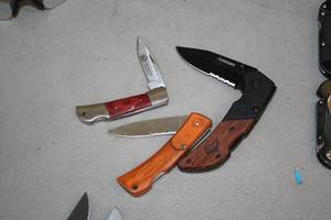 lot 1023 image: Lot of (3) Assorted Folding  Lock Blade Knives