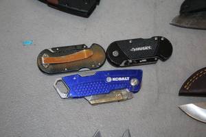 lot 1024 image: Lot of (3) Assorted Folding  Locking Razor Knives