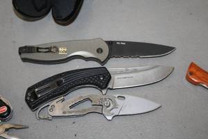 lot 1026 image: Lot of (3) Assorted Folding  Locking Knives
