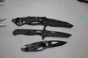 lot 1027 image: Lot of (3) Assorted Folding  Locking Knives
