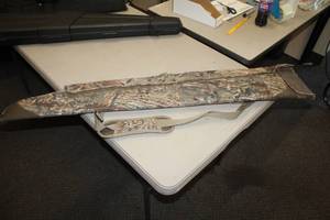 lot 1043 image: Mossy Oak 52 Camo Duck Blind Soft-Side Long Gun Case with Shoulder Strap