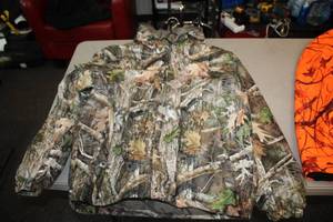 lot 1054 image: Ridge Hunter Size X-Large Mens Insulated Jacket