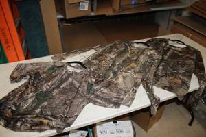 lot 1059 image: Real Tree Size X-Large Long Sleeve Shirts (x2) and Short Sleeve Shirt (x1)