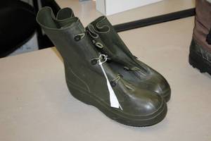 lot 1066 image: Size 10 Rubber Boots