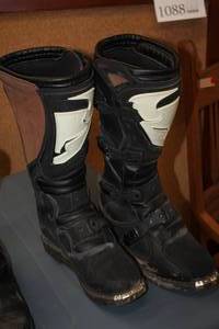 lot 1082 image: Size 9-10 Motorcycle RidingRacing Boots