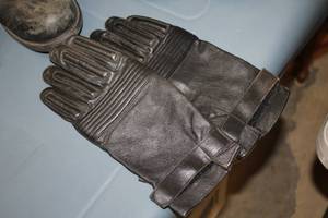 lot 1084 image: Size 2X-Large Leather Motorcycle Riding Gloves  Padded Fingers and Knuckles